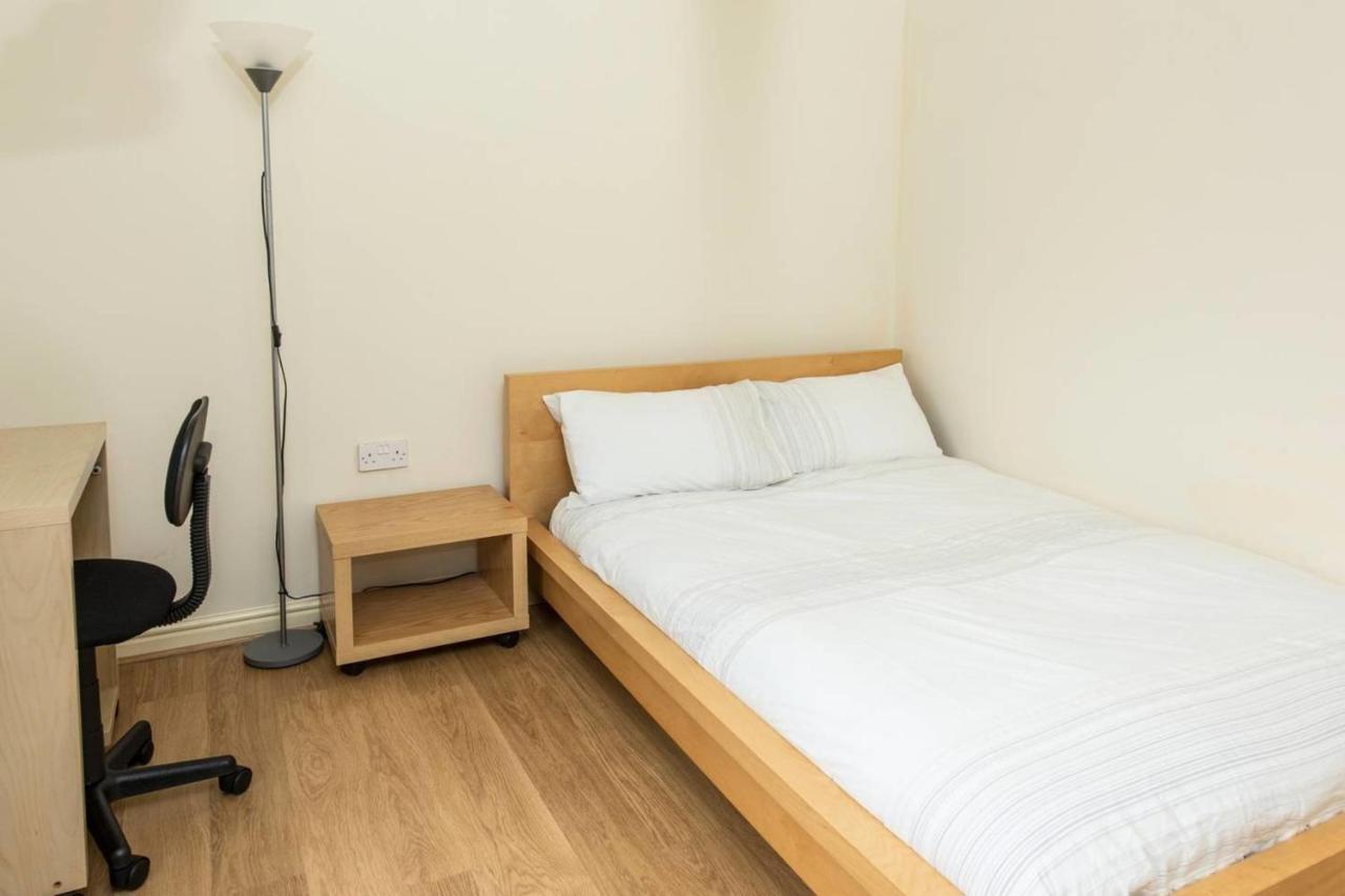 Guestready - Top Floor Apt 2Min Walk To O2 Apollo Manchester Esterno foto